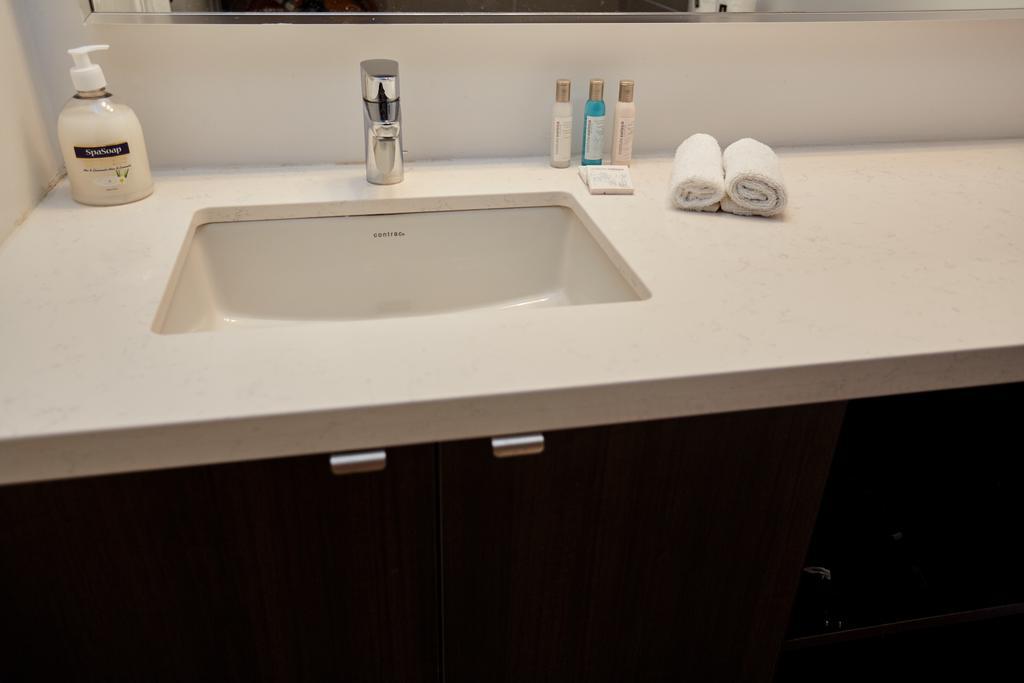 Atlas Suites - Yorkville Furnished Apartments Торонто Номер фото