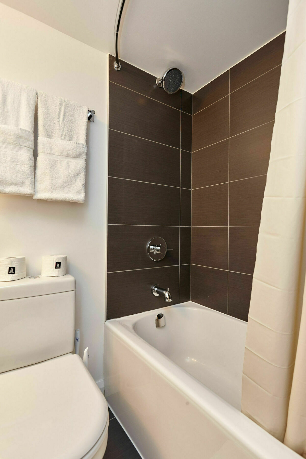 Atlas Suites - Yorkville Furnished Apartments Торонто Экстерьер фото