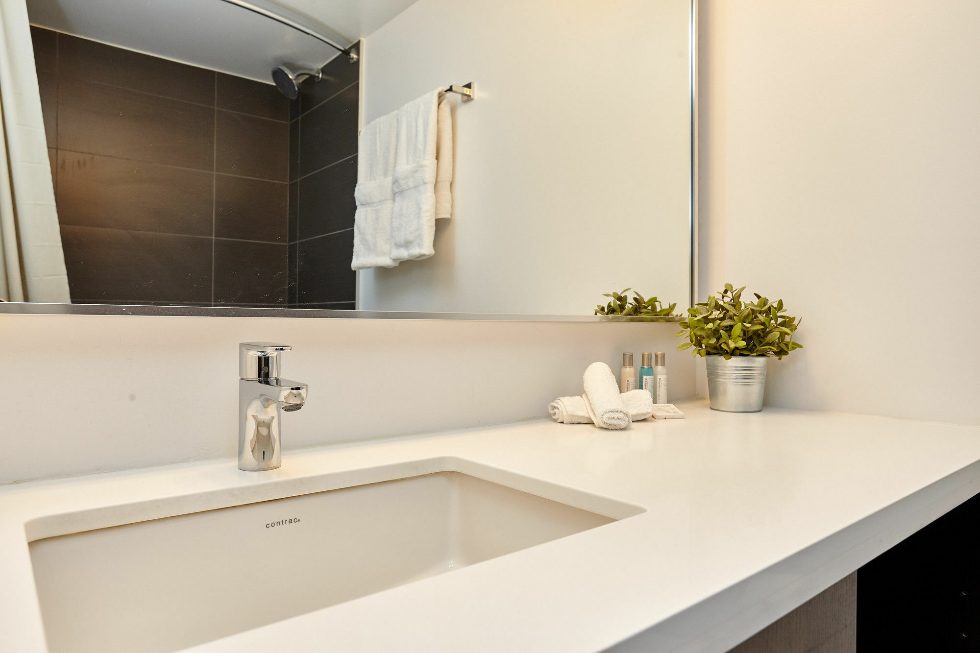 Atlas Suites - Yorkville Furnished Apartments Торонто Экстерьер фото