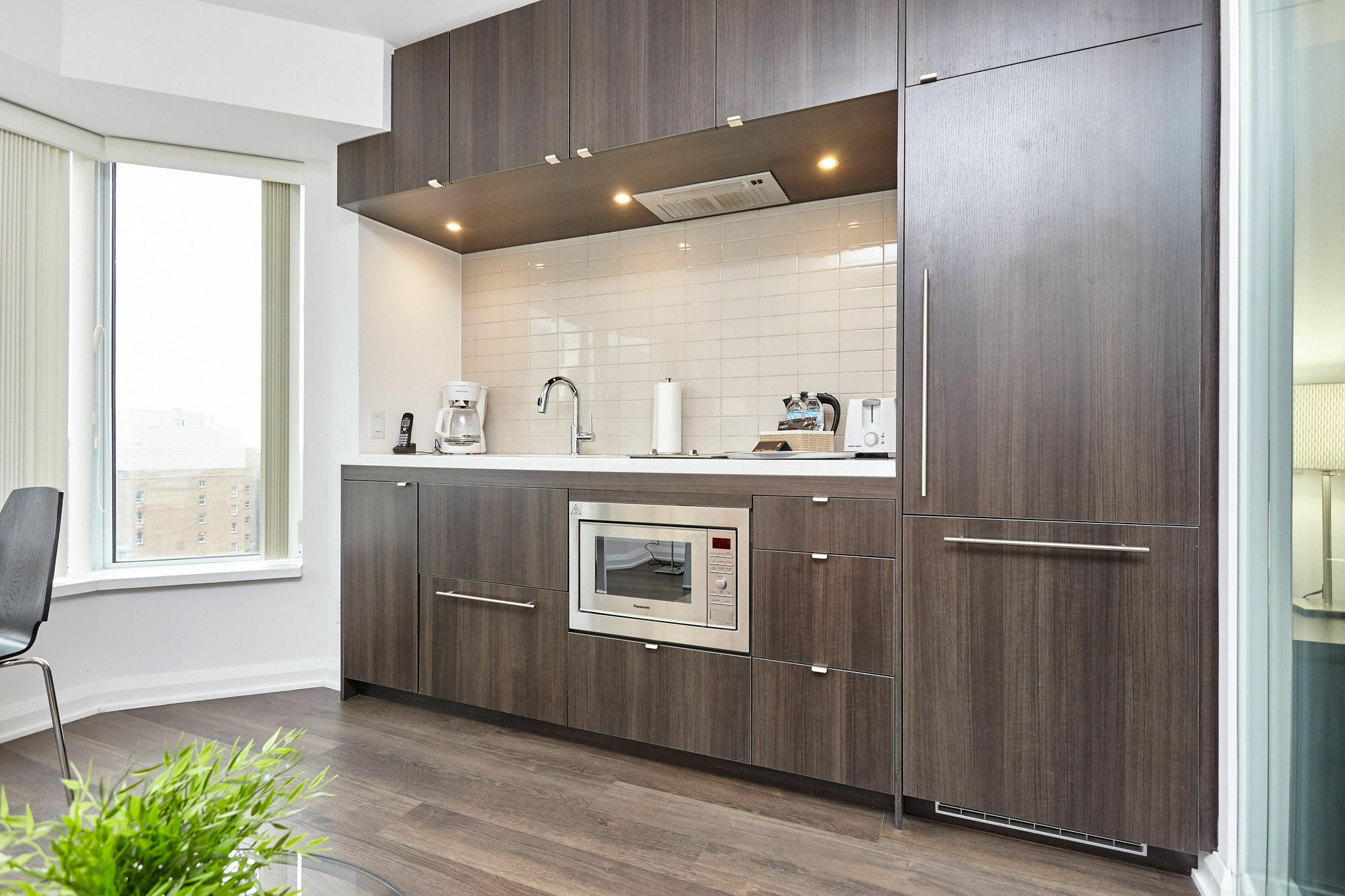 Atlas Suites - Yorkville Furnished Apartments Торонто Экстерьер фото
