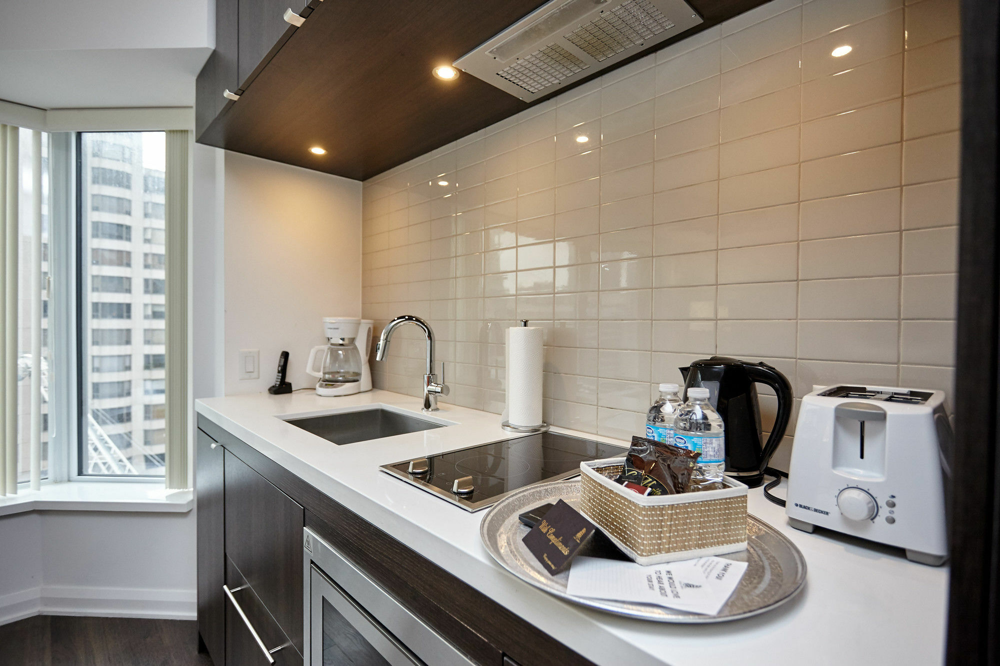 Atlas Suites - Yorkville Furnished Apartments Торонто Экстерьер фото