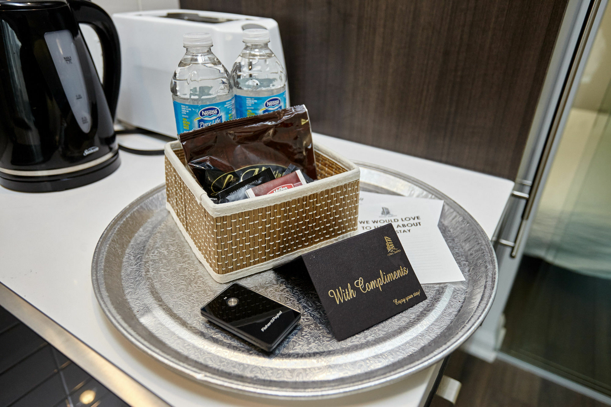 Atlas Suites - Yorkville Furnished Apartments Торонто Экстерьер фото