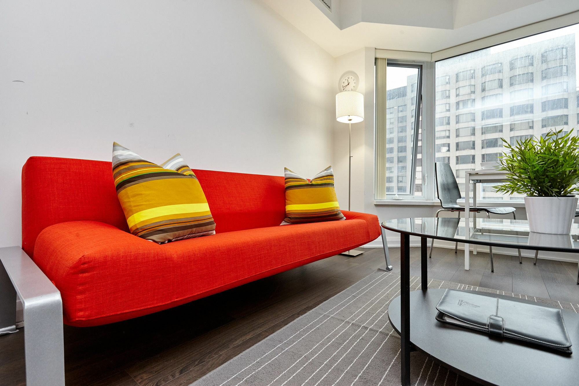 Atlas Suites - Yorkville Furnished Apartments Торонто Экстерьер фото